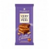Шоколад Very Peri молочний з начинкою цілим та подрібненим карамелізованим арахісом 105г