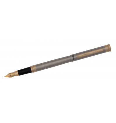 Перьевая ручка в бархатном чехле